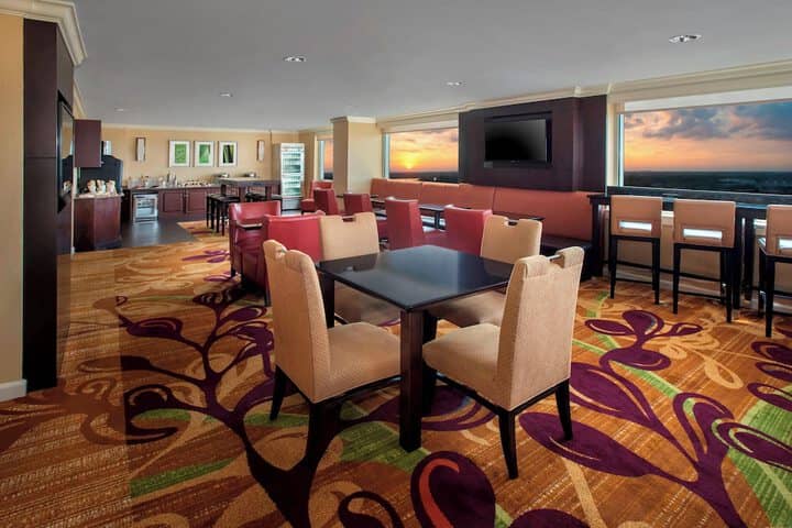 Lounge 44 of 63